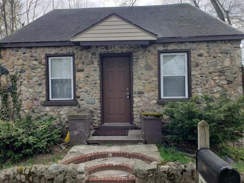 607 Oak St, Three Rivers, MI 49093 photo 1