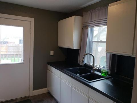 607 Oak St, Three Rivers, MI 49093 photo 5