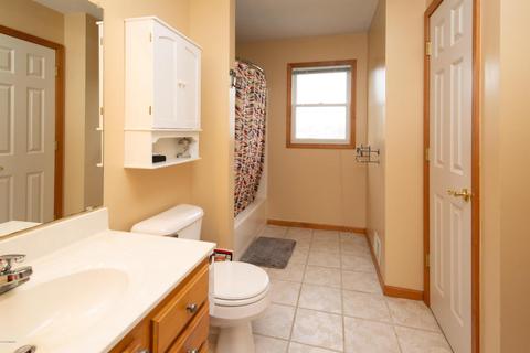 1052 S Apple Ct, Plainwell, MI 49080 photo 11