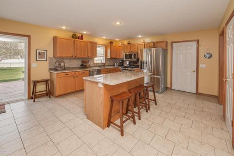 1052 S Apple Ct, Plainwell, MI 49080 photo 2