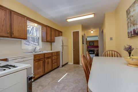 492 Adaway Ave SE, Ada, MI 49301 photo 10