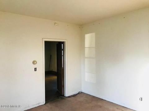 282 Third St, Manistee, MI 49660 photo 11