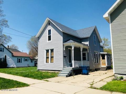 282 Third St, Manistee, MI 49660 photo 1