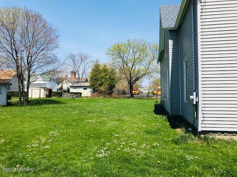 282 Third St, Manistee, MI 49660 photo 4