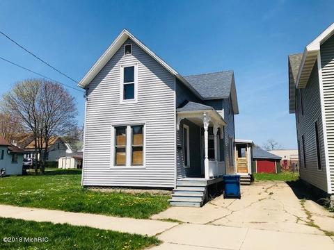 282 Third St, Manistee, MI 49660 photo 3