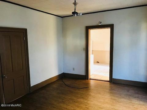 282 Third St, Manistee, MI 49660 photo 7
