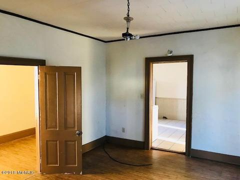 282 Third St, Manistee, MI 49660 photo 5