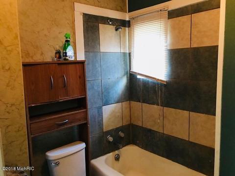 282 Third St, Manistee, MI 49660 photo 18