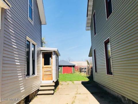 282 Third St, Manistee, MI 49660 photo 2