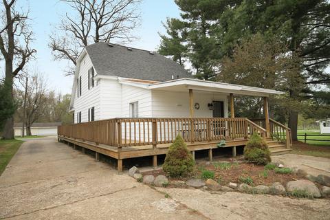 839 E Wilcox Ave, White Cloud, MI 49349 photo 3