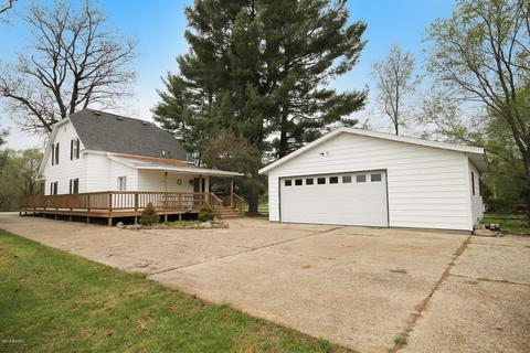 839 E Wilcox Ave, White Cloud, MI 49349 photo 4