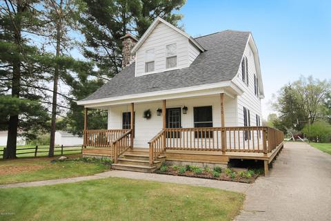 839 E Wilcox Ave, White Cloud, MI 49349 photo 1