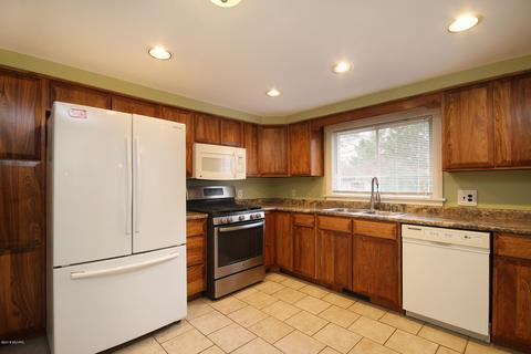 839 E Wilcox Ave, White Cloud, MI 49349 photo 12