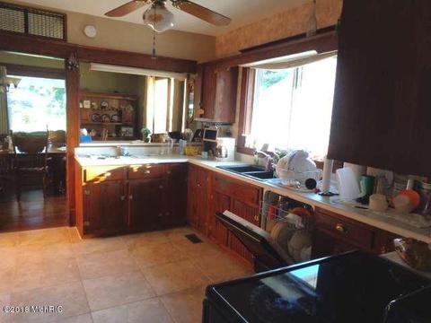 207 W Front St, Buchanan, MI 49107 photo 6