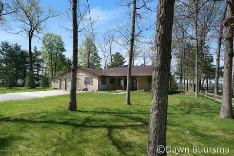 6474 E Carrigan Dr, Newaygo, MI 49337 photo 2
