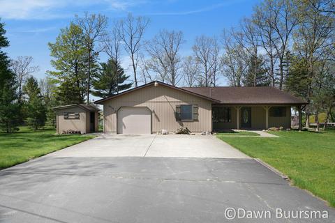 6474 E Carrigan Dr, Newaygo, MI 49337 photo 1