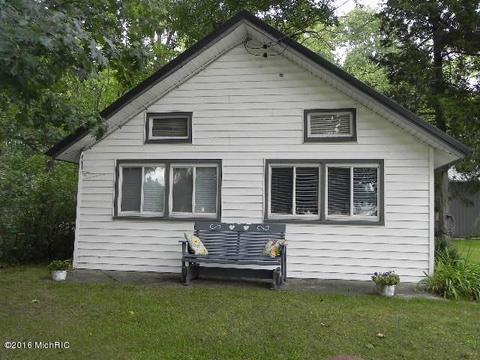 2577 Bluff Dr, Reading, MI 49274 photo 2