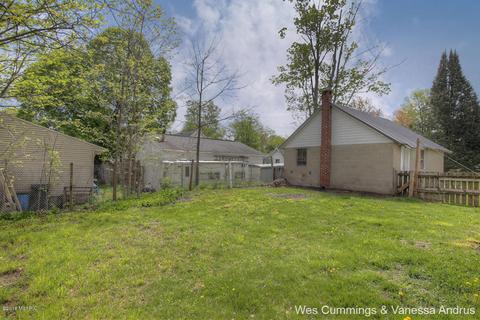 916 Pearl St, Belding, MI 48809 photo 28