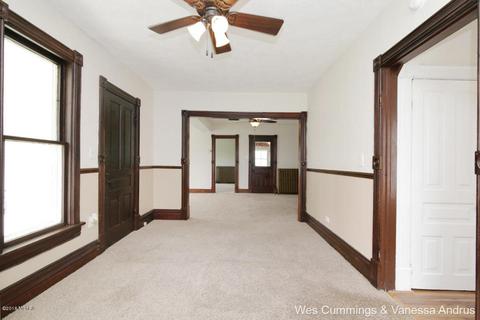 916 Pearl St, Belding, MI 48809 photo 5