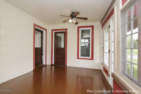916 Pearl St, Belding, MI 48809 photo 12