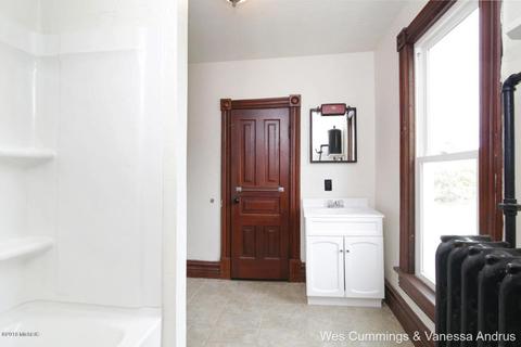 916 Pearl St, Belding, MI 48809 photo 24