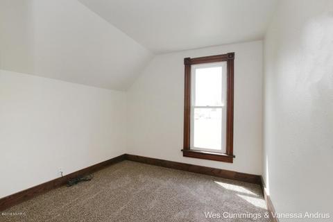916 Pearl St, Belding, MI 48809 photo 23