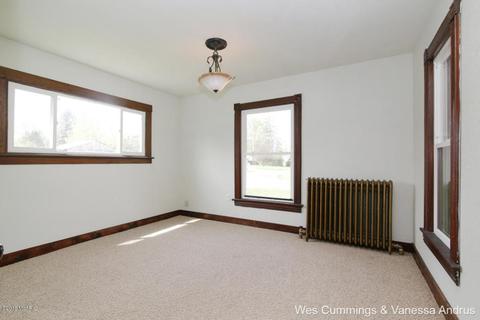 916 Pearl St, Belding, MI 48809 photo 10