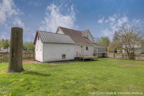 916 Pearl St, Belding, MI 48809 photo 25