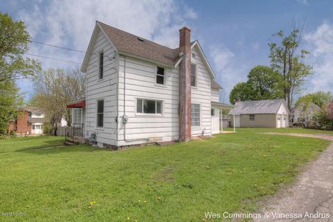 916 Pearl St, Belding, MI 48809 photo 3