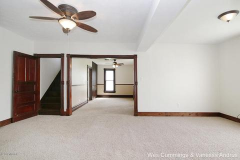 916 Pearl St, Belding, MI 48809 photo 8