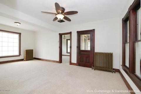 916 Pearl St, Belding, MI 48809 photo 9
