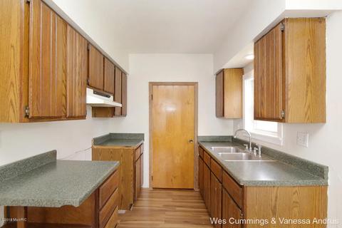 916 Pearl St, Belding, MI 48809 photo 14