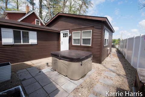 5551 Front St, Newaygo, MI 49337 photo 2
