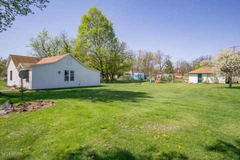 885 Oak St, Baldwin, MI 49304 photo 2