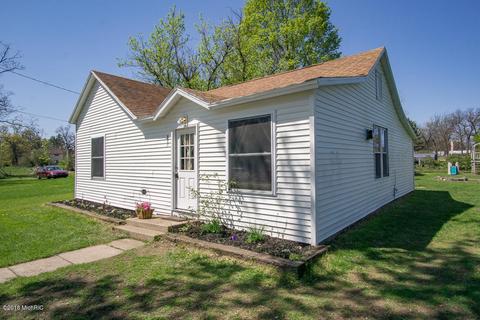 885 Oak St, Baldwin, MI 49304 photo 1