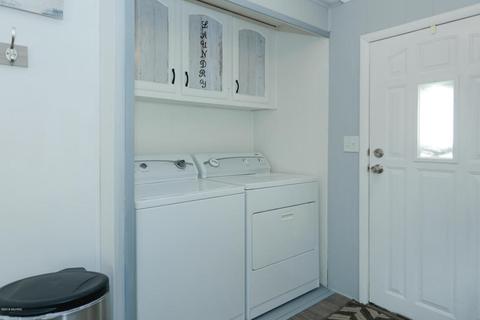 24984 E Point Dr, Mattawan, MI 49071 photo 17