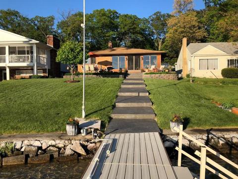284 E Gull Lake Dr, Augusta, MI 49012 photo 2