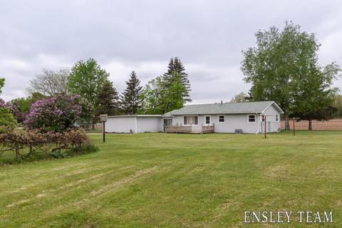 1233 Waldron Rd S, Crystal, MI 48818 photo 2