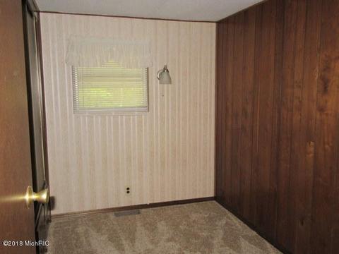905 S Pine Ave, White Cloud, MI 49349 photo 11