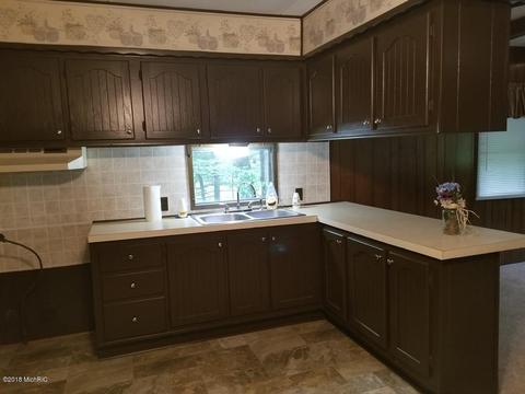 905 S Pine Ave, White Cloud, MI 49349 photo 9
