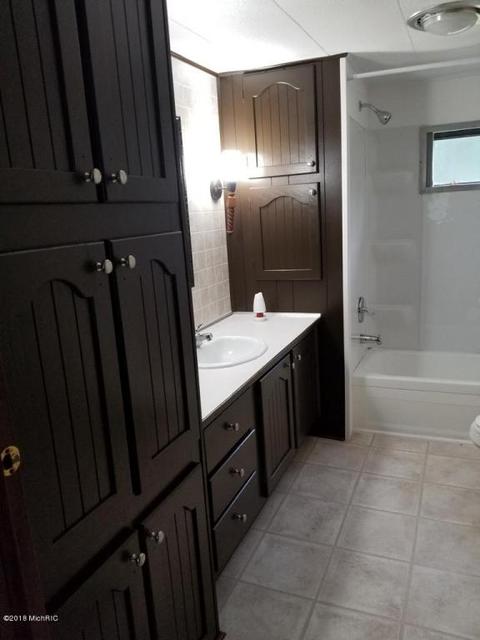 905 S Pine Ave, White Cloud, MI 49349 photo 12