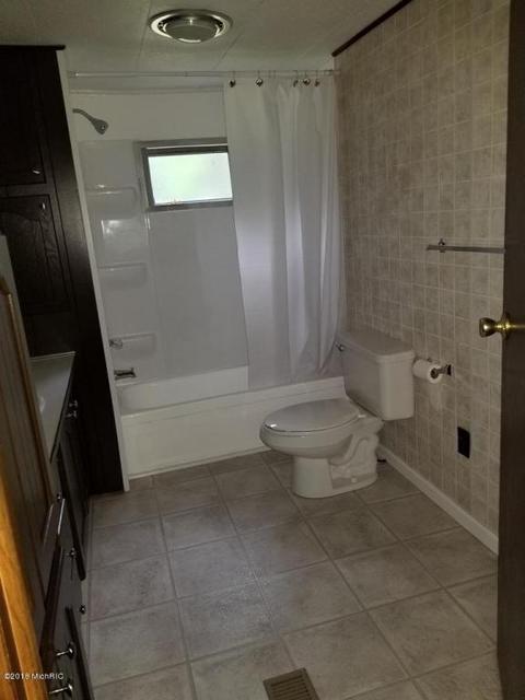 905 S Pine Ave, White Cloud, MI 49349 photo 13