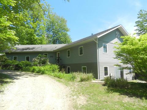11990 Oakridge Rd, Plainwell, MI 49080 photo 3
