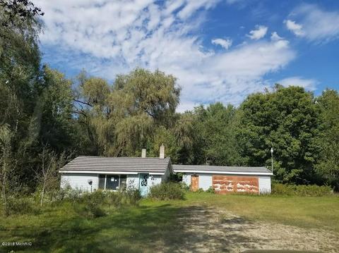 2815 W 12th St, White Cloud, MI 49349 photo 1