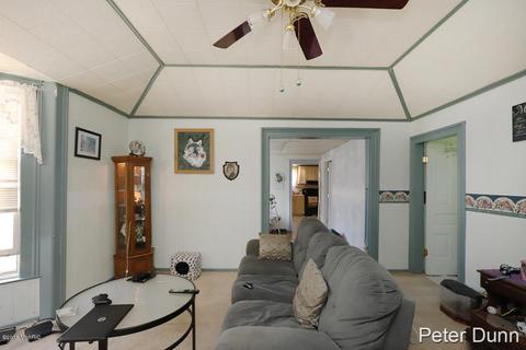 215 S Front St, Belding, MI 48809 photo 6