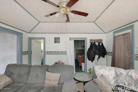 215 S Front St, Belding, MI 48809 photo 5