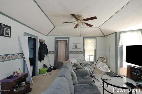 215 S Front St, Belding, MI 48809 photo 4