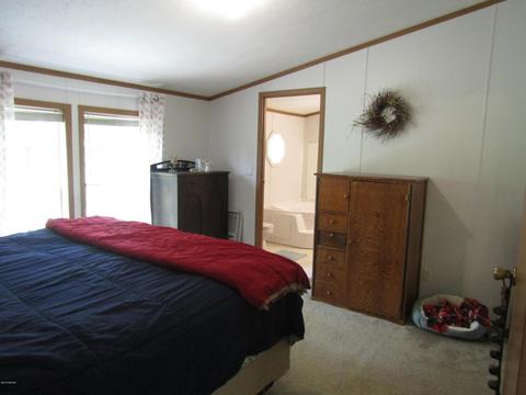 957 Idaho Dr, Pullman, MI 49450 photo 8