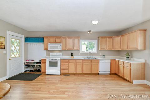 323 S Front St, Belding, MI 48809 photo 12
