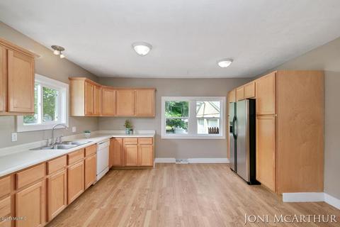 323 S Front St, Belding, MI 48809 photo 10